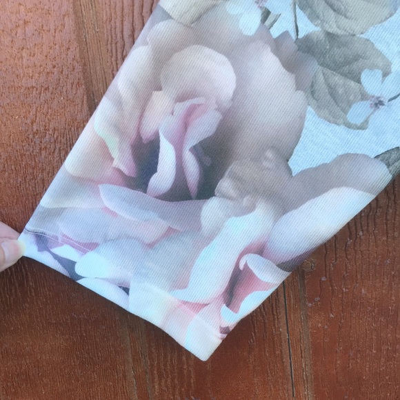 Beautiful Alfred Dunner Floral Top - Picture 8 of 15